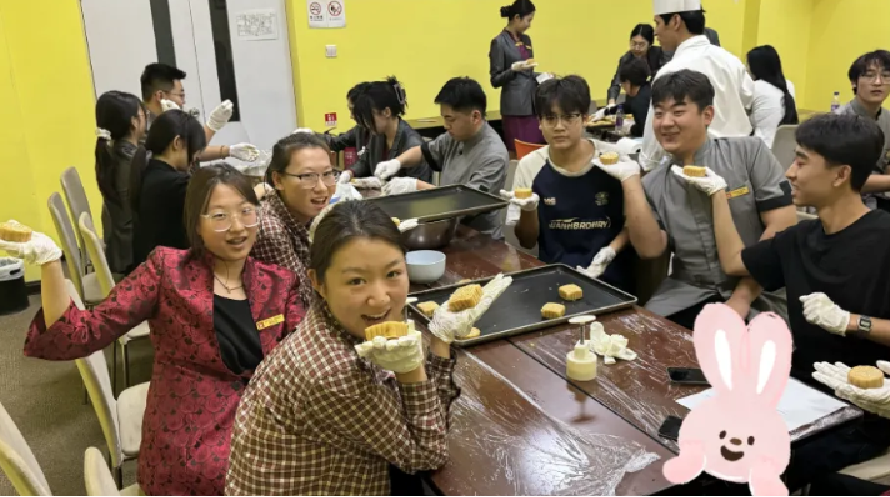 庆中秋 做月饼